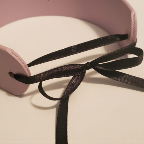 Ribbon Closure People Collars